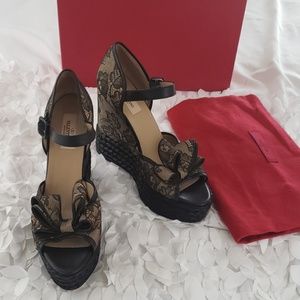 AuthenticValentino Garavani wedges sz 40